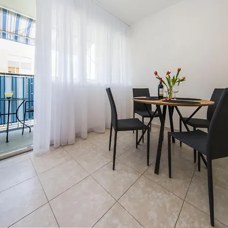 Nice Apartment Split